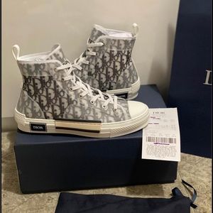 Dior b23 sneakers. Men’s size 10 (size 43 Europe)